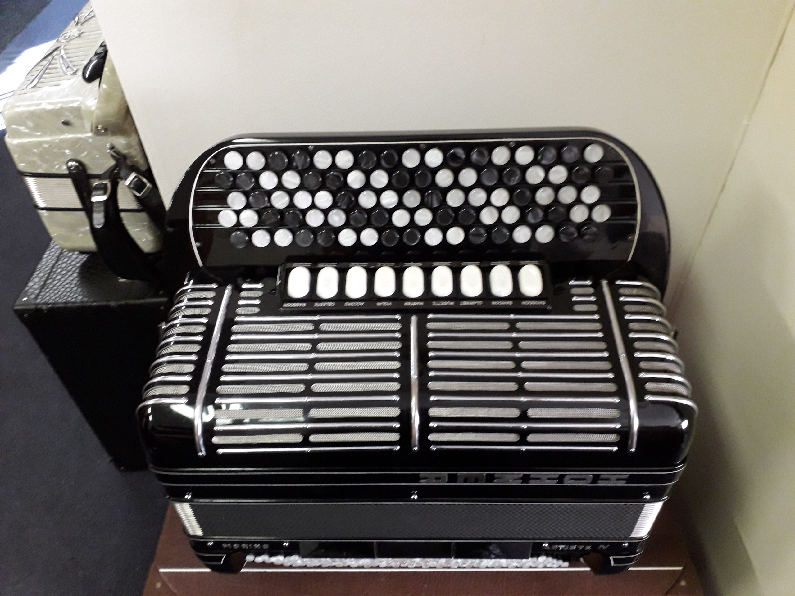 Hohner Morino Artiste IV